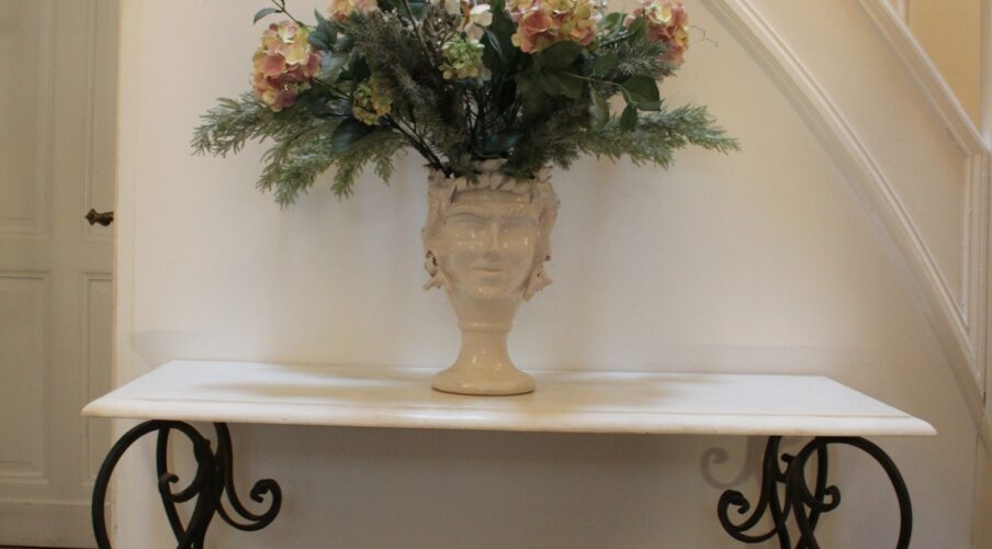 [:de]Blumendekoration im Hausflur [:en]Flower decoration in the hall [:ru]Цветочный орнамент в зале