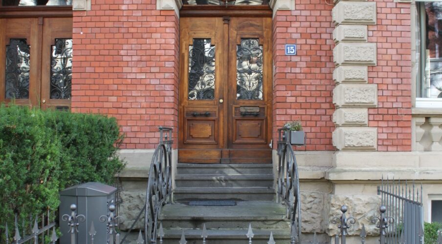 [:de]Der Hauseingang [:en]The entrance [:ru]вход